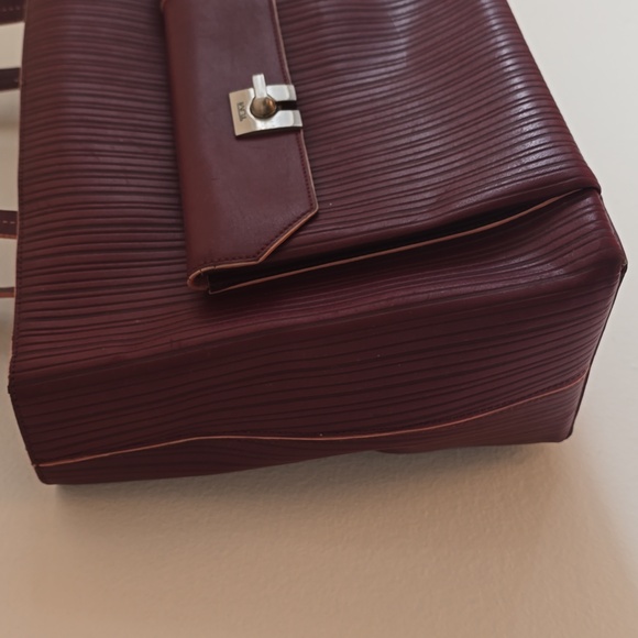 Tumi Leather Shoulder Bag with Elegant Pleating - Picture 5 of 15